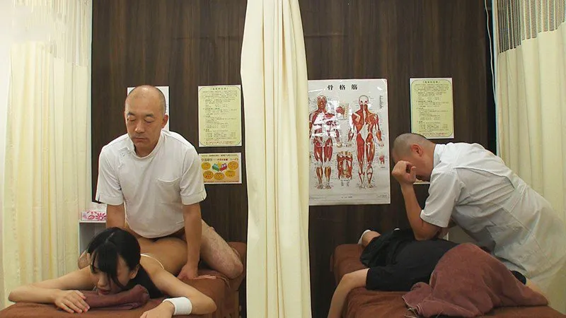 Dẫn em gái đi mát-xa rồi bị xxx cạnh bên mà không hề hay biết